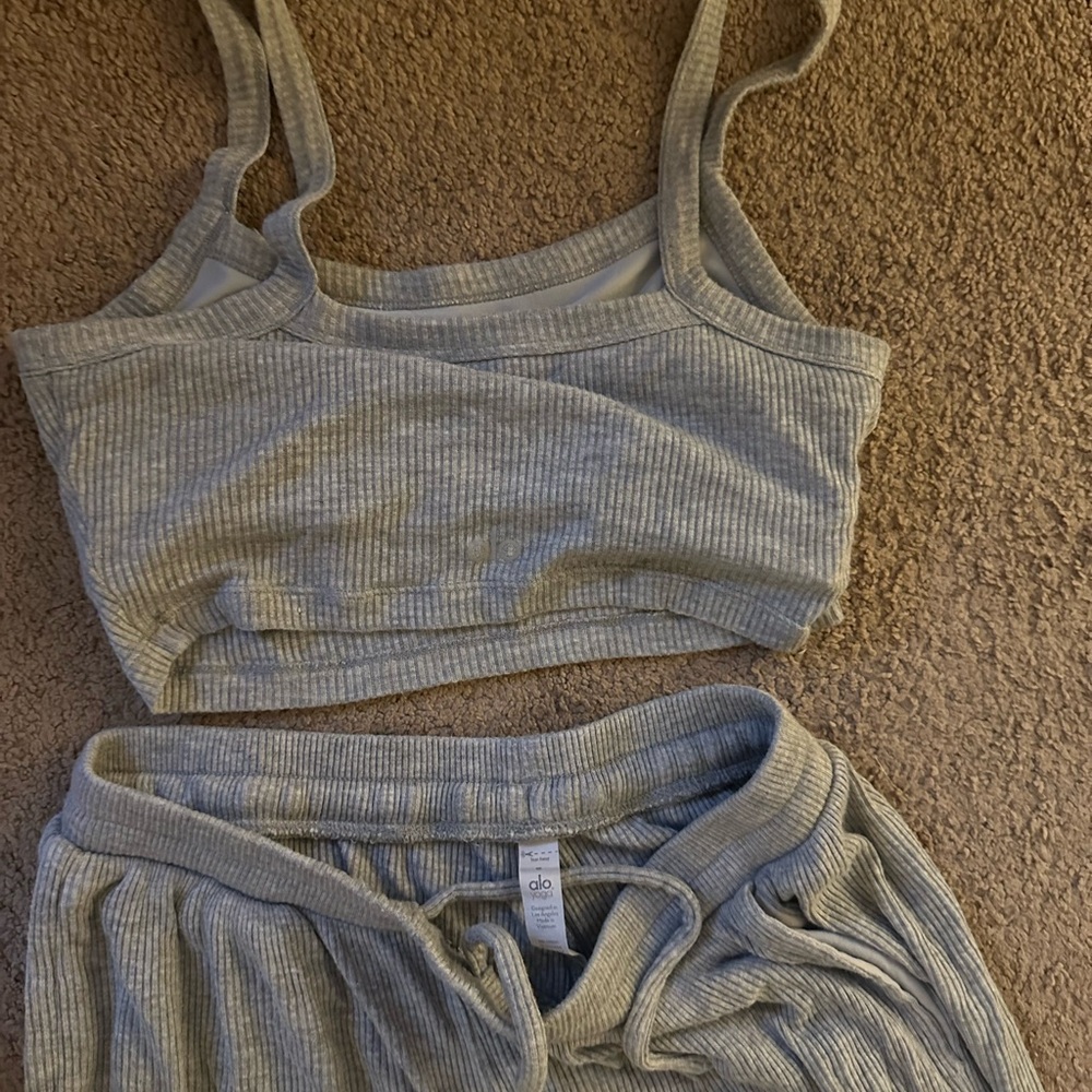 ALO Yoga Light Gray Ribbed set!!